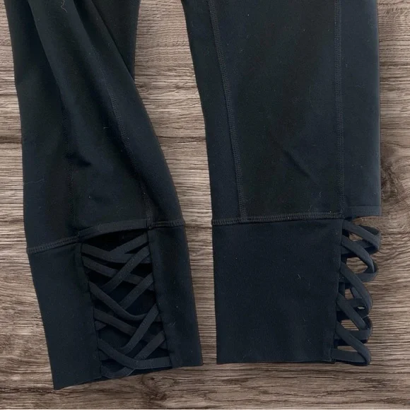 Athleta Mind Over Mat Capri Black Sz: S - Picture 9 of 16
